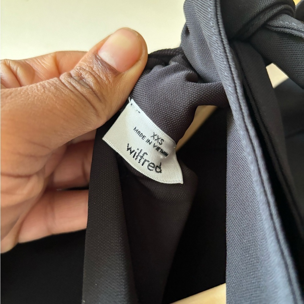 ARITZIA WILFRED | chatoyer blouse * in black | xs - Picture 2 of 5